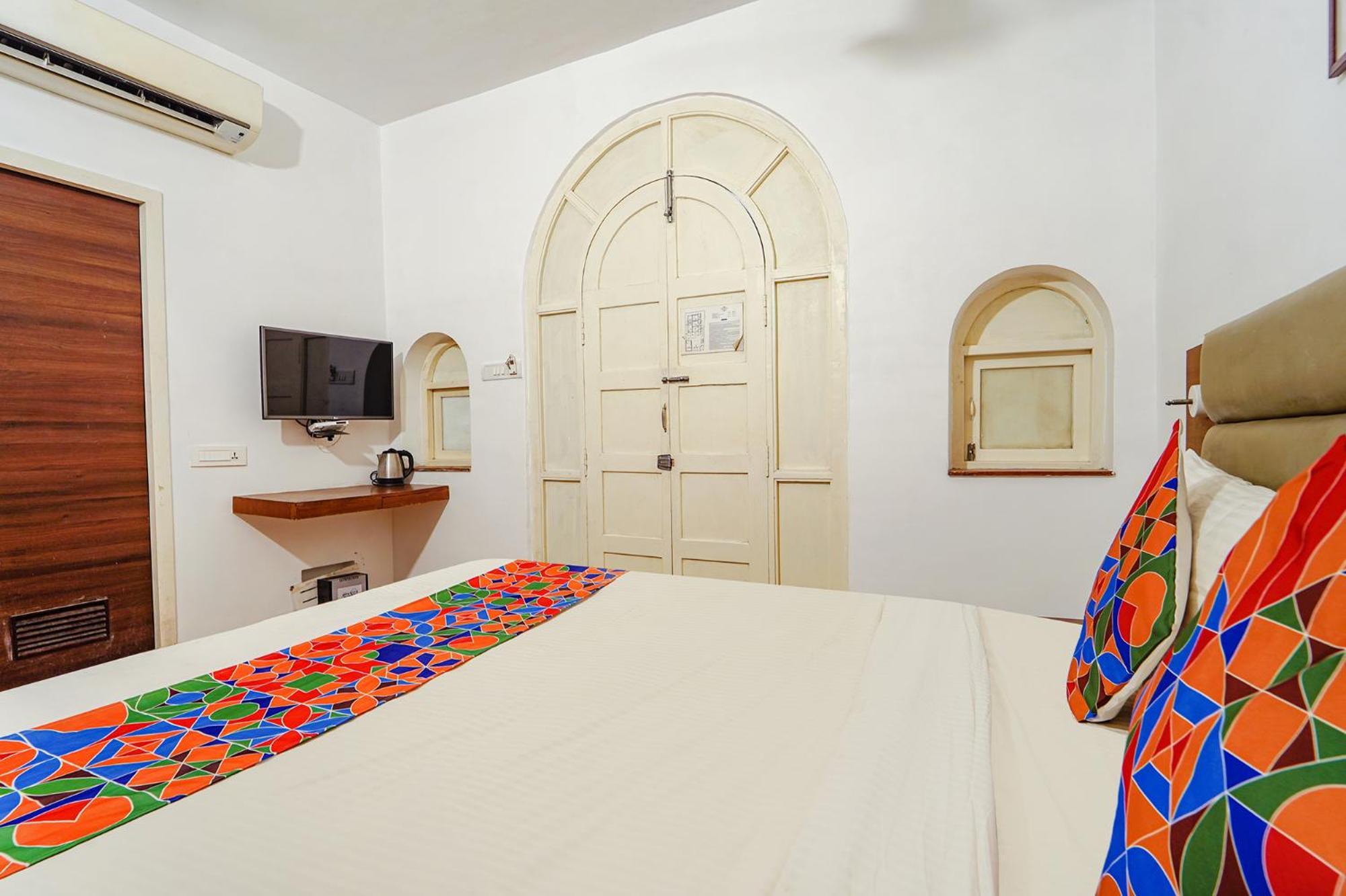 Fabexpress Le Aham Boutique - Auroville Beach - 600M Пондичерри Экстерьер фото